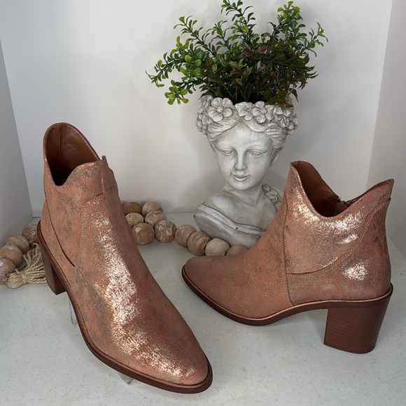 Seychelles Women's Pretty Little Bird Fashion Boots Sz 9 Rose Gold - Picture 2 of 13